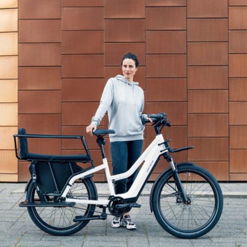 Velo electrique pour transport d'enfants et matériel - Riese and Müller Multicharger - boutique atelier appebike ajaccio en Corse - ebike market - blanc avec siege pour 2 enfants